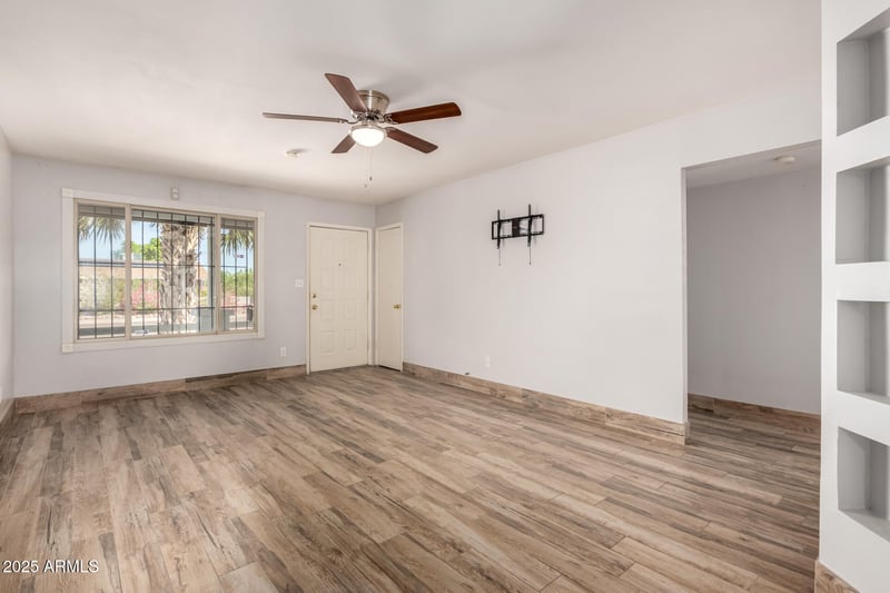 307 Santa Cruz Dr, Tempe, AZ 85282