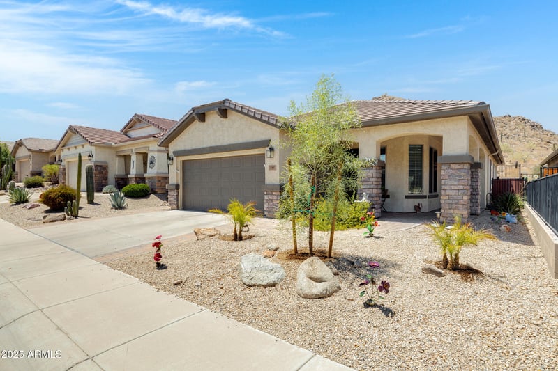 307 Twin Peaks Pw, San Tan Valley, AZ 85143