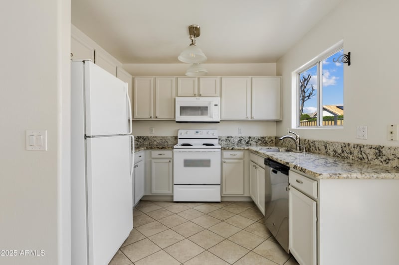 3072 Salter Dr, Phoenix, AZ 85027