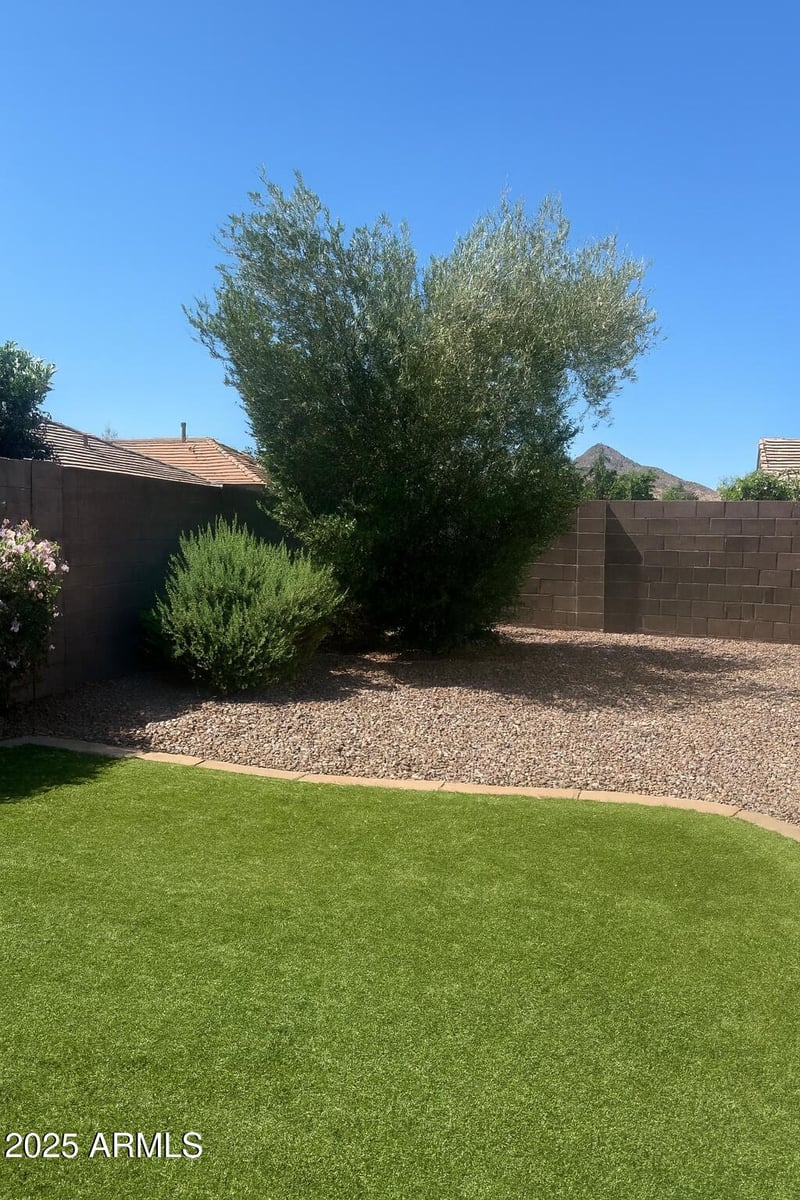 3075 Dancer Ln, San Tan Valley, AZ 85144