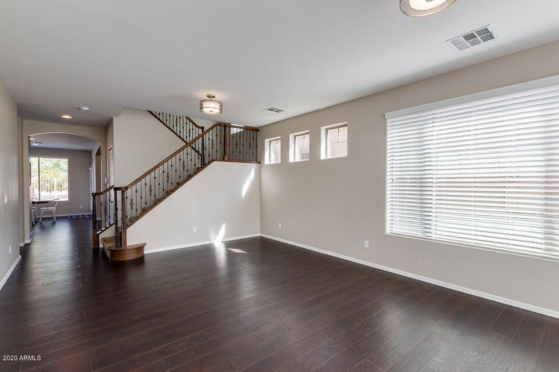 3084 S Lois Ln, Gilbert, AZ 85295