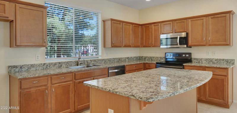 3085 S Lois Ln, Gilbert, AZ 85295