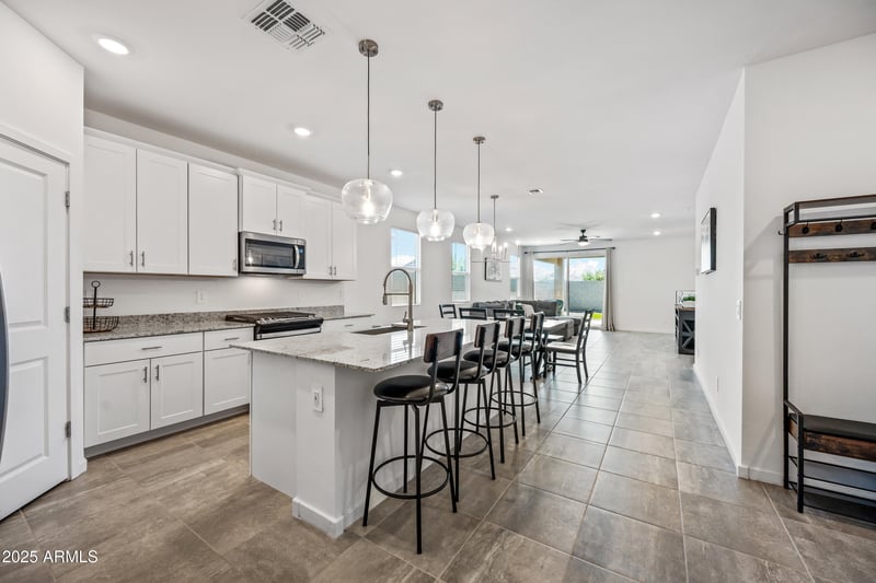 3099 Bee Trl, San Tan Valley, AZ 85143