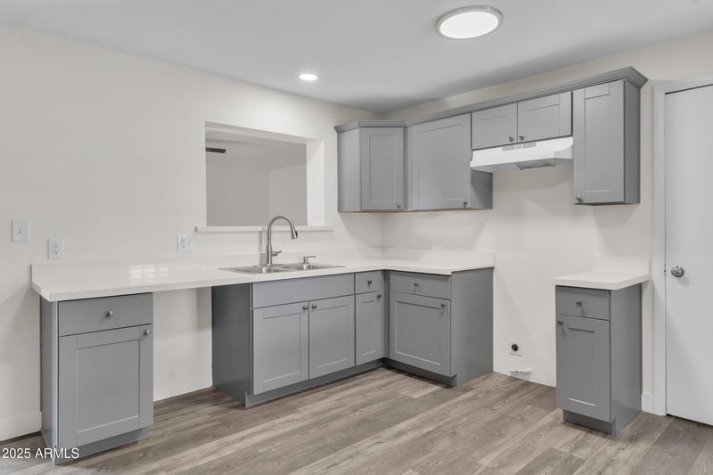 31 Duke Dr, Tempe, AZ 85283