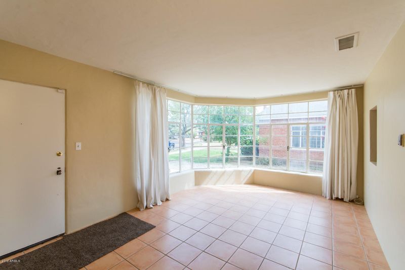 31 E Woodward Dr, Phoenix, AZ 85004