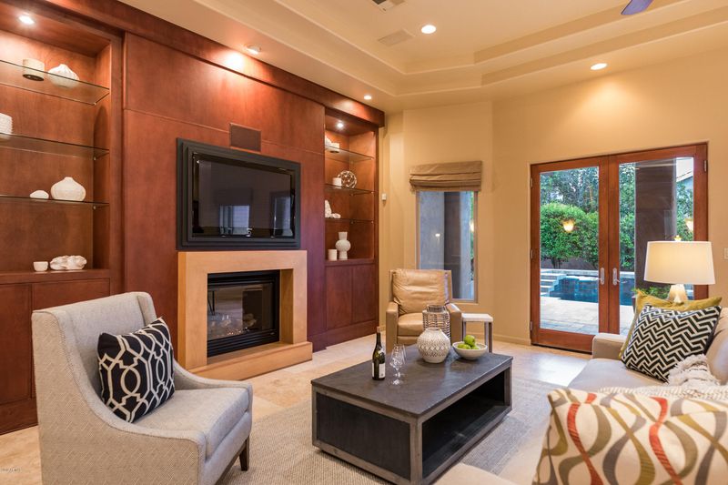 310 E Wexford Cv, Phoenix, AZ 85020