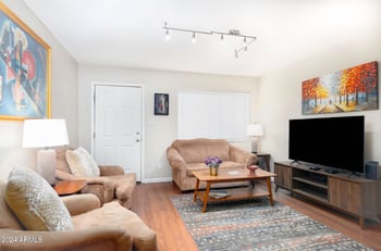 310 Earll Dr #102, Phoenix, AZ 85013