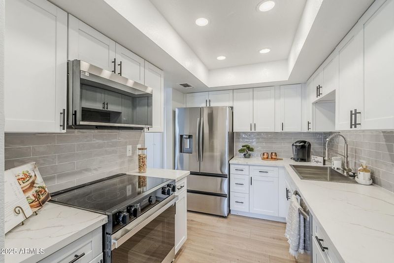 3102 E Clarendon Ave #210, Phoenix, AZ 85016