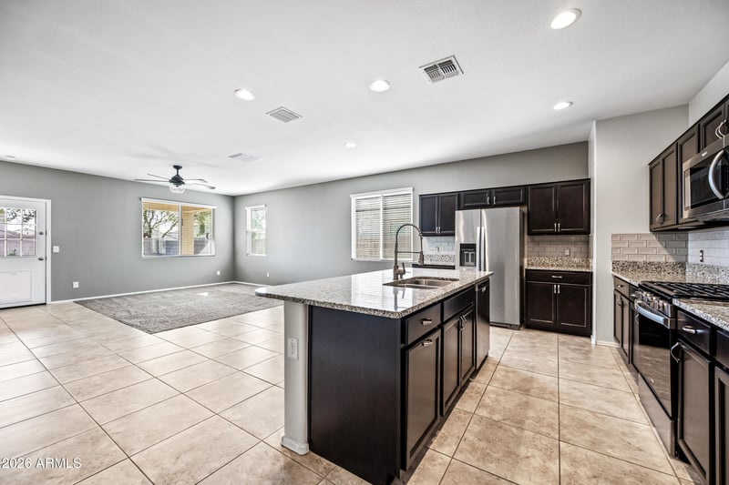 31027 Mulberry Dr, Buckeye, AZ 85396