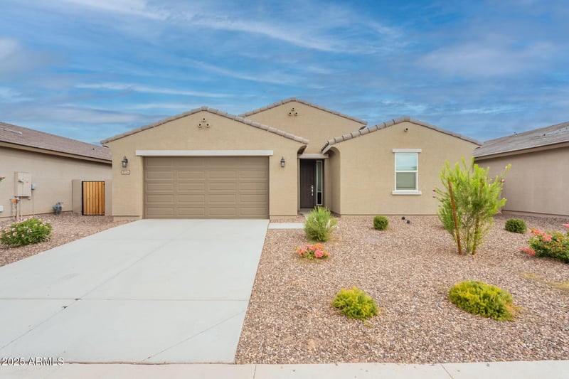3104 Bee Trl, San Tan Valley, AZ 85143