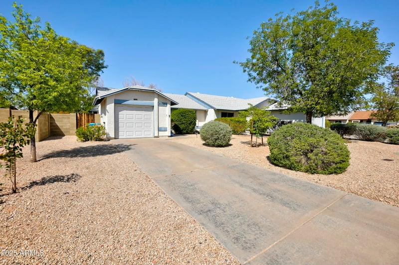 3106 Mohawk Ln, Phoenix, AZ 85027