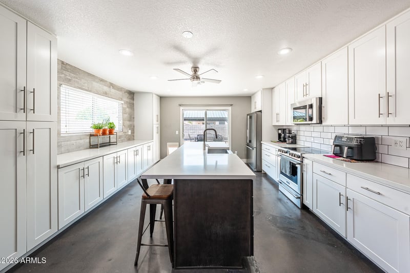 3113 W Mark Ln, Phoenix, AZ 85083
