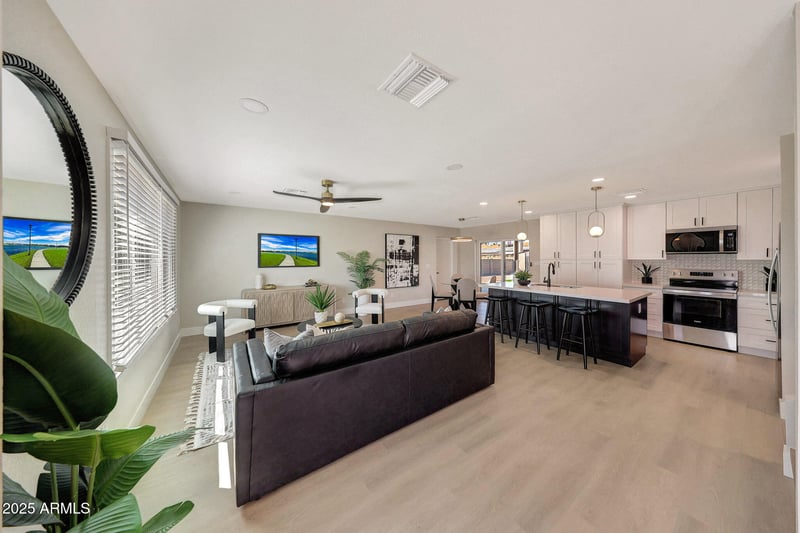 3116 Gelding Dr, Phoenix, AZ 85053
