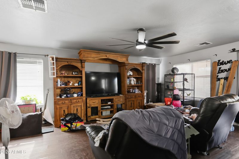 31170 N Cactus Dr, San Tan Valley, AZ 85143