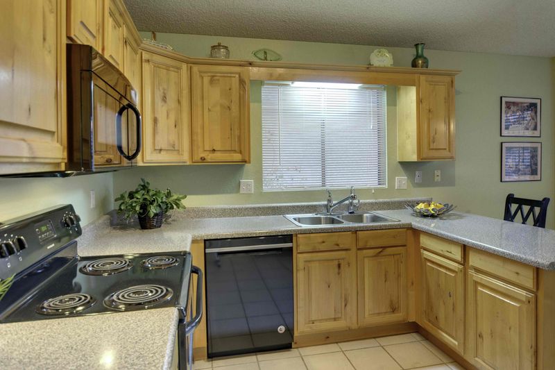 3118 E Kerry Ln, Phoenix, AZ 85050