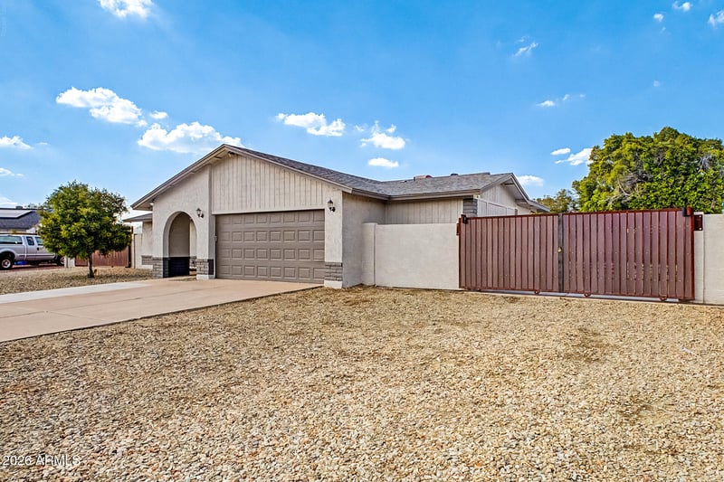 3118 W Woodridge Dr, Phoenix, AZ 85053