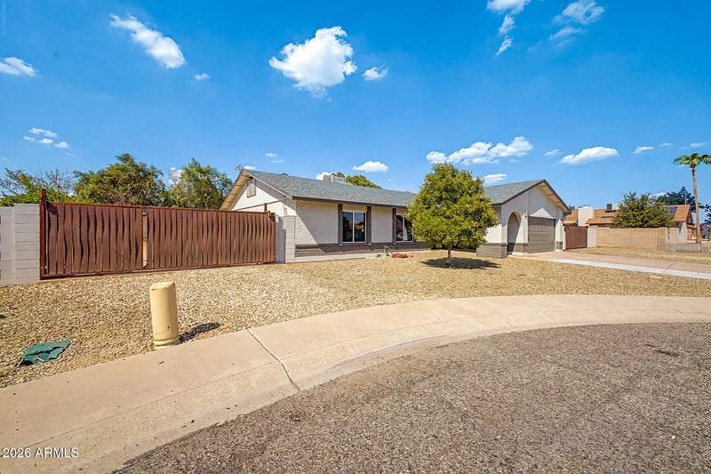 3118 W Woodridge Dr, Phoenix, AZ 85053