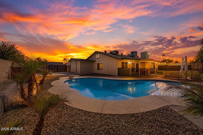 3118 W Woodridge Dr, Phoenix, AZ 85053