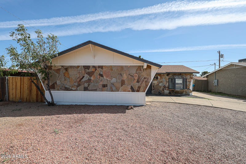3119 Country Gables Dr, Phoenix, AZ 85053