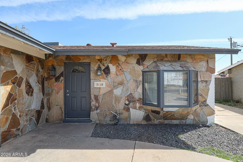 3119 Country Gables Dr, Phoenix, AZ 85053