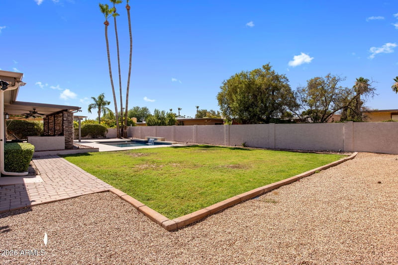 312 E Brook Hollow Dr, Phoenix, AZ 85022