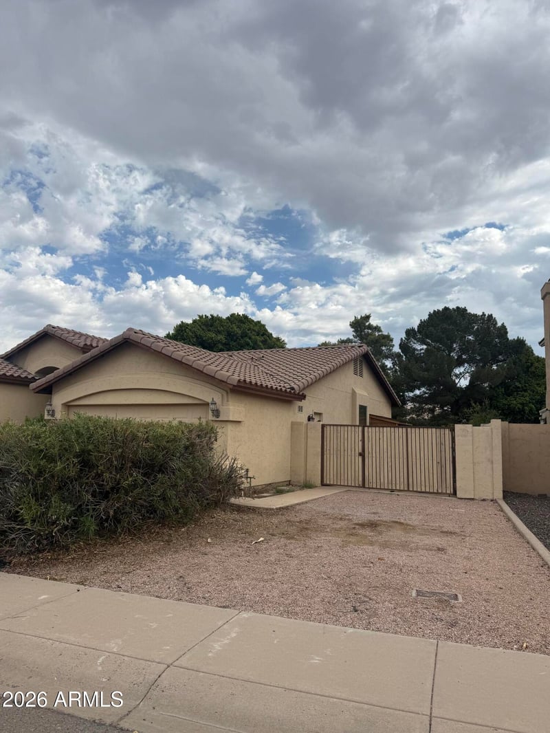 312 W Angela Dr, Phoenix, AZ 85023