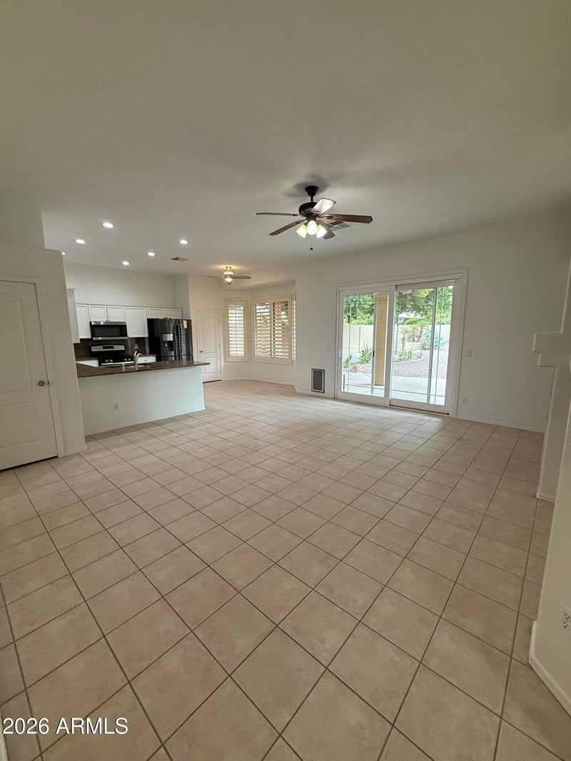 312 W Angela Dr, Phoenix, AZ 85023