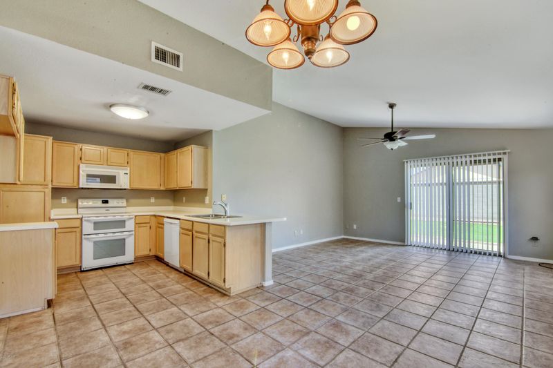 3120 W Crest Ln, Phoenix, AZ 85027