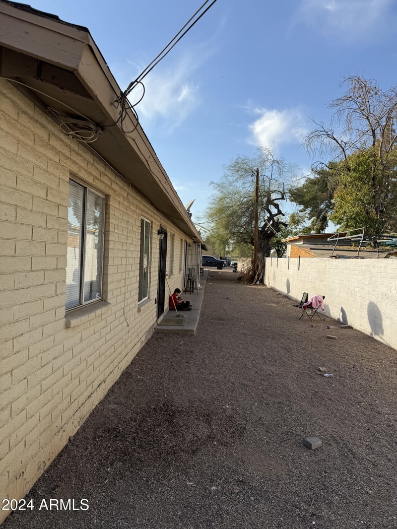 3120 W Roosevelt St, Phoenix, AZ 85009