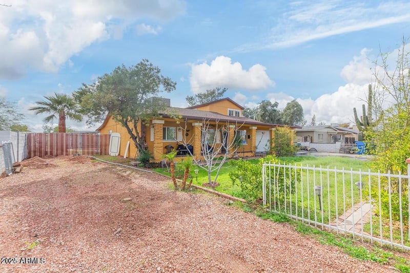 3121 Greenway Rd, Phoenix, AZ 85053