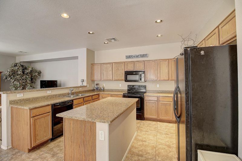 3121 S Joshua Tree Ln, Gilbert, AZ 85295