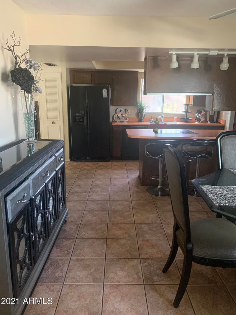 3121 W Gelding Dr, Phoenix, AZ 85053