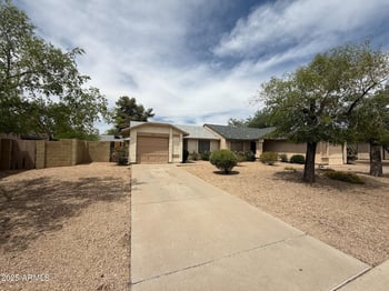 3124 Mohawk Ln, Phoenix, AZ 85027