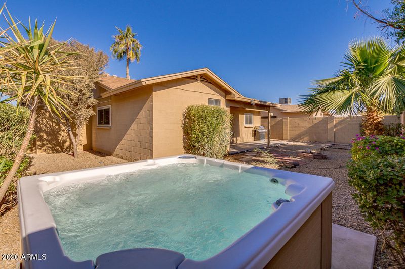 313 E Oraibi Dr, Phoenix, AZ 85024