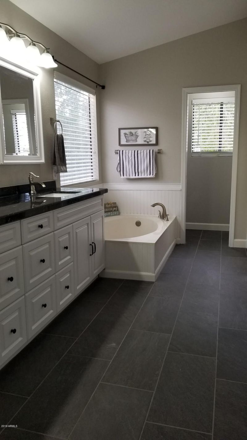 313 E Stonebridge Dr, Gilbert, AZ 85234