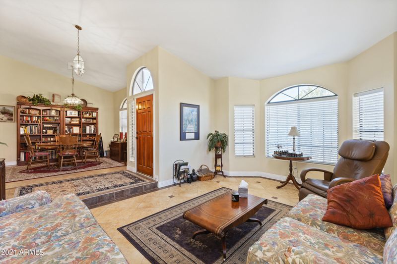 313 N Riata St, Gilbert, AZ 85234