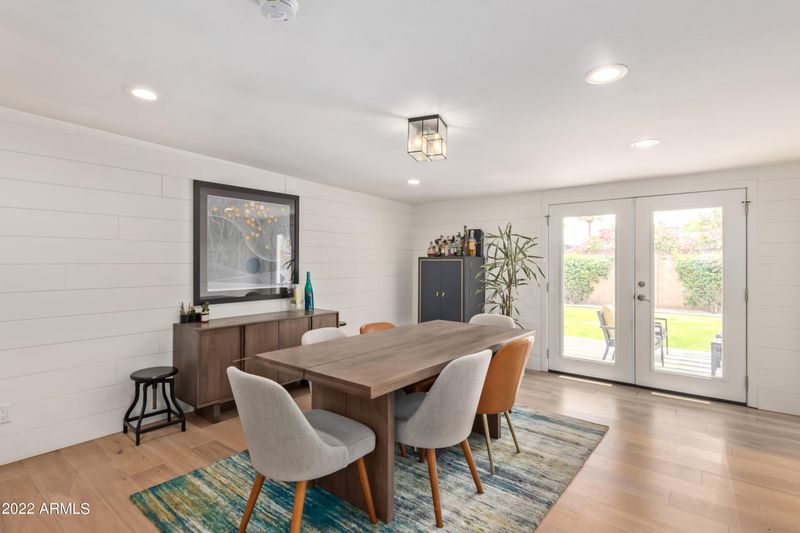 3131 E Highland Ave, Phoenix, AZ 85016