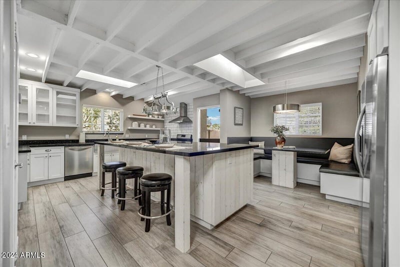 3132 E Highland Ave, Phoenix, AZ 85016