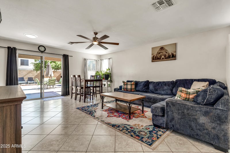 31339 Blackfoot Dr, San Tan Valley, AZ 85143