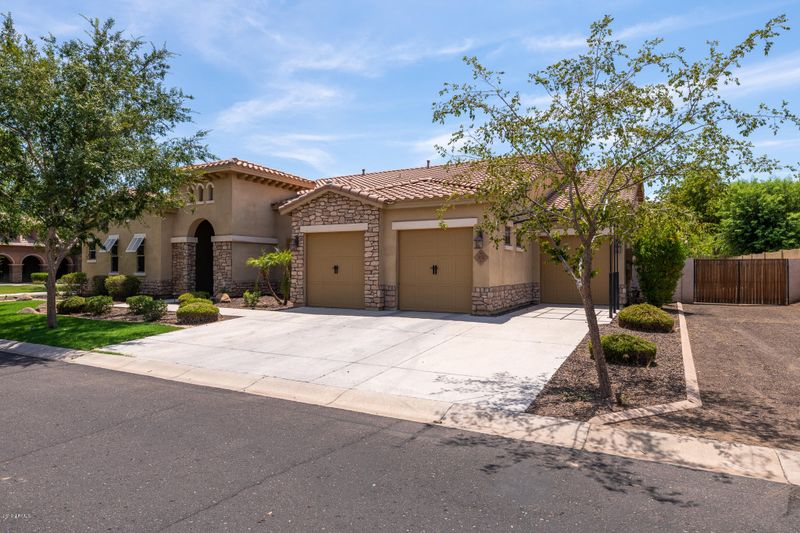 3137 E Beautiful Ln, Phoenix, AZ 85042