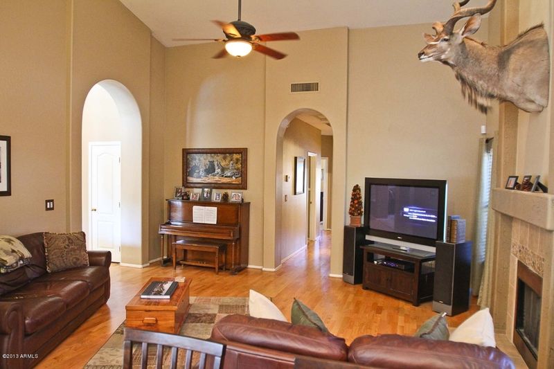 3137 E South Fork Dr, Phoenix, AZ 85048