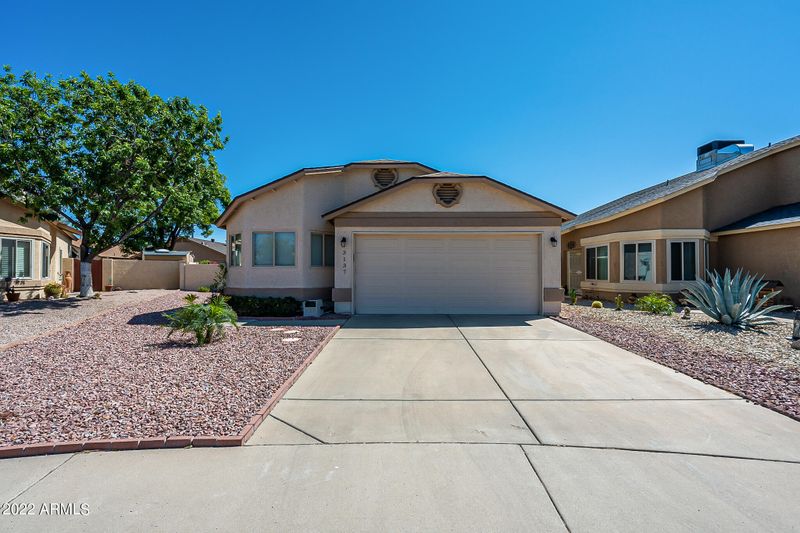 3137 E Taro Ln, Phoenix, AZ 85050