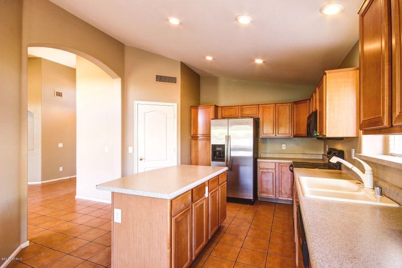 3137 W Folgers Rd, Phoenix, AZ 85027