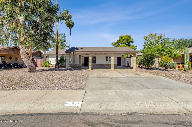 314 Topeka Dr, Phoenix, AZ 85027