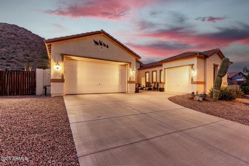 31492 N Sonza Way, San Tan Valley, AZ 85143