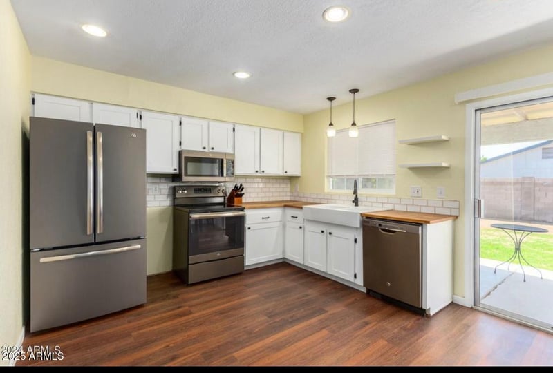 3150 Michelle Dr, Phoenix, AZ 85053