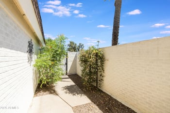 3157 E Hazelwood St, Phoenix, AZ 85016