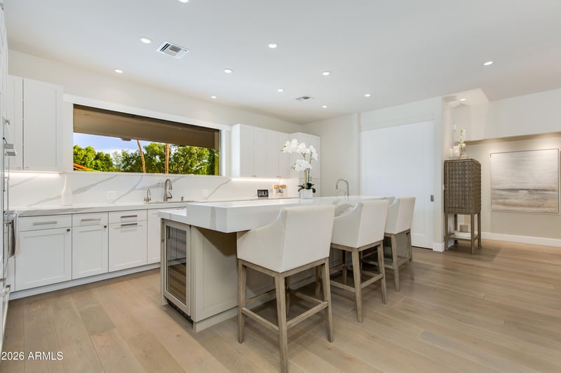 3160 E Stella Ln, Phoenix, AZ 85016