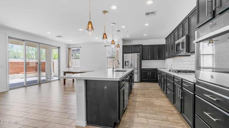 31653 24th Dr, Phoenix, AZ 85085