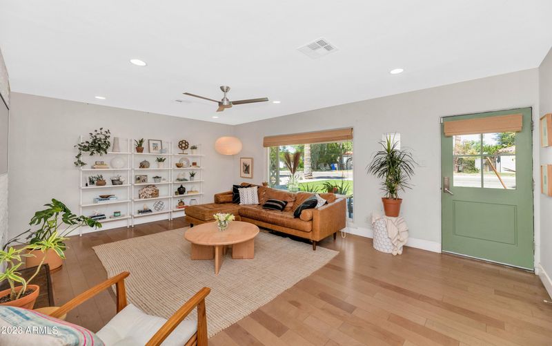 317 E Pasadena Ave, Phoenix, AZ 85012